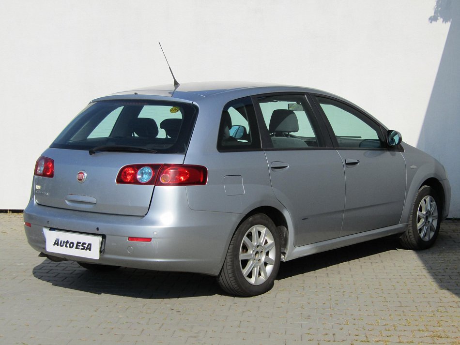 Fiat Croma 2.2i 