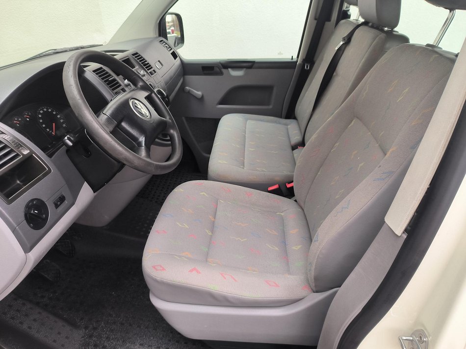 Volkswagen Transporter 1.9TDi  L2 9míst