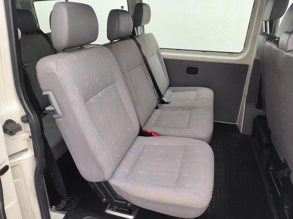 Volkswagen Transporter 1.9TDi  L2 9míst