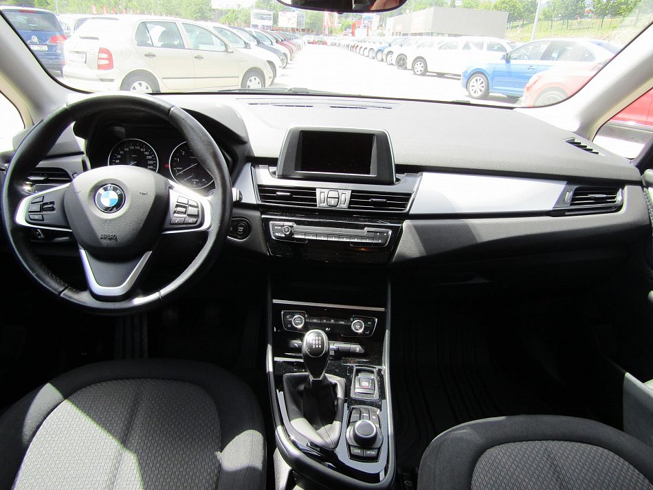 BMW Řada 2 1.5i  218i