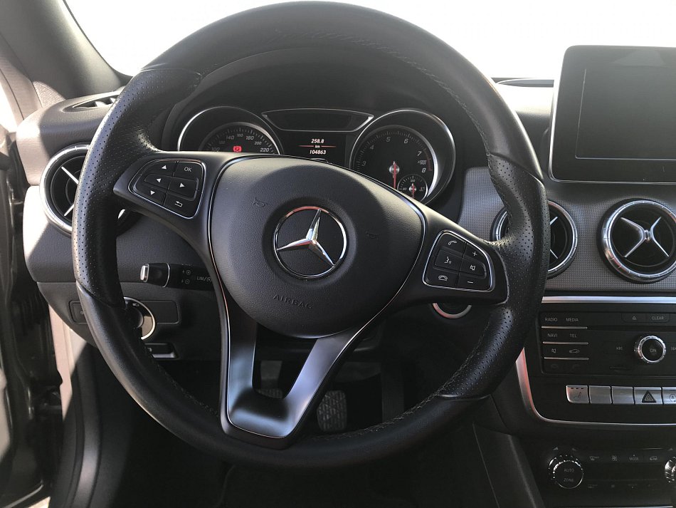 Mercedes-Benz CLA 1.6T 