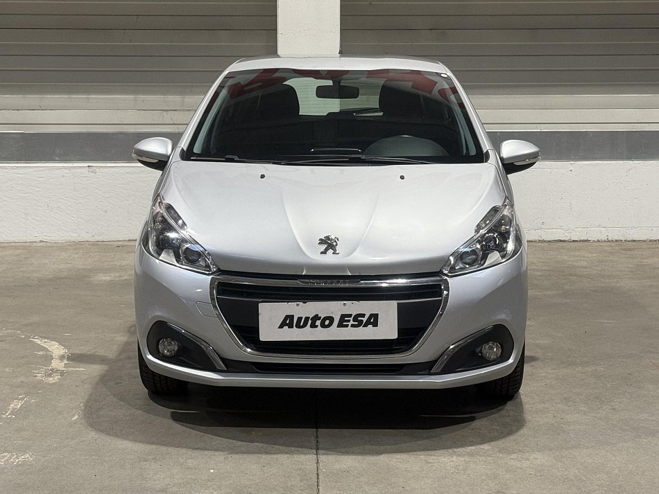 Peugeot 208 1.2i 