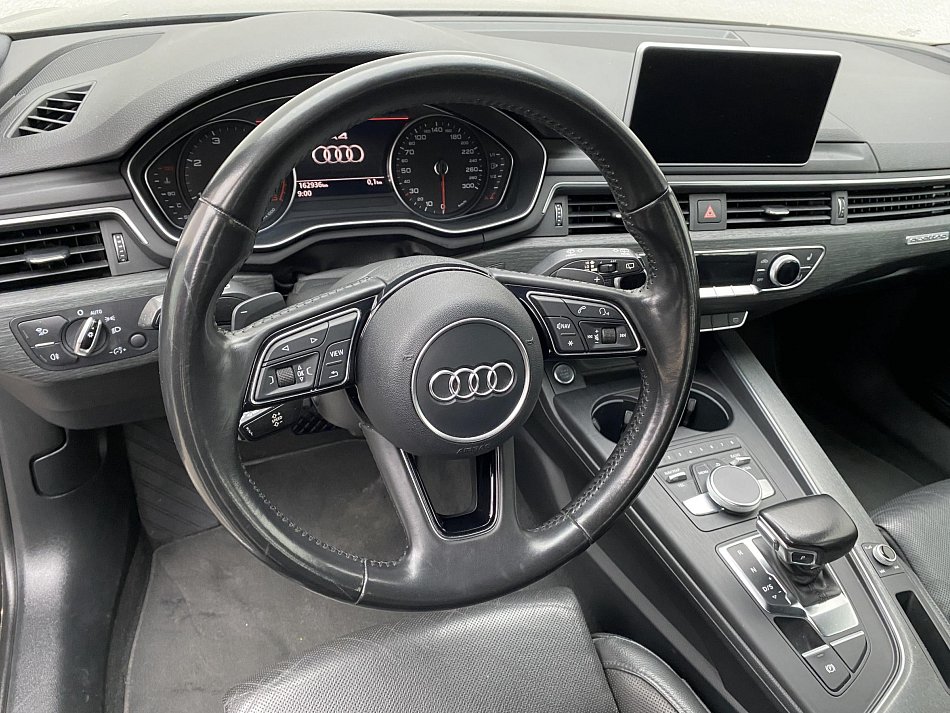 Audi A4 2.0 TDi S-line quattro