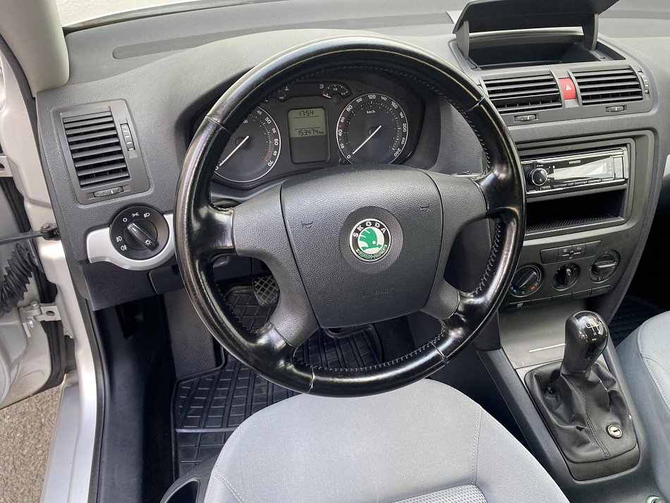 Škoda Octavia II 1.6 MPi Ambiente