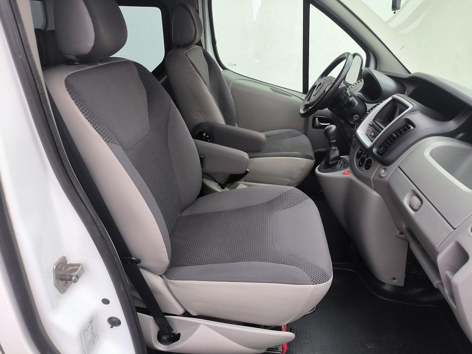 Opel Vivaro 2.0CDTi  5míst