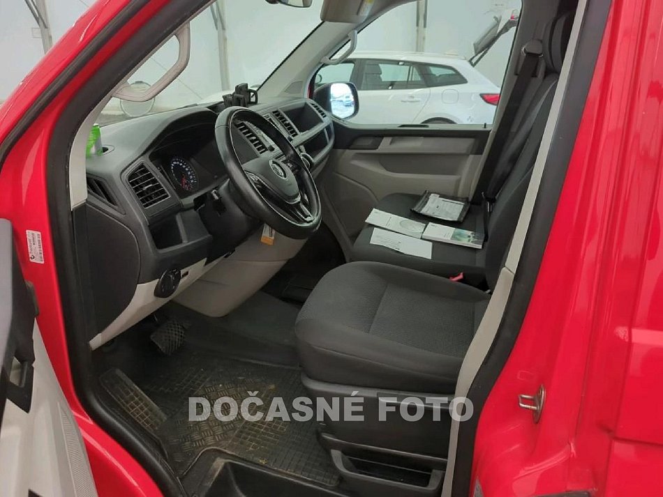 Volkswagen Transporter 2.0TDi  L2H1