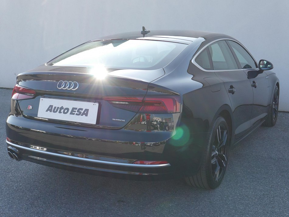 Audi A5 2.0TDi S-line quattro