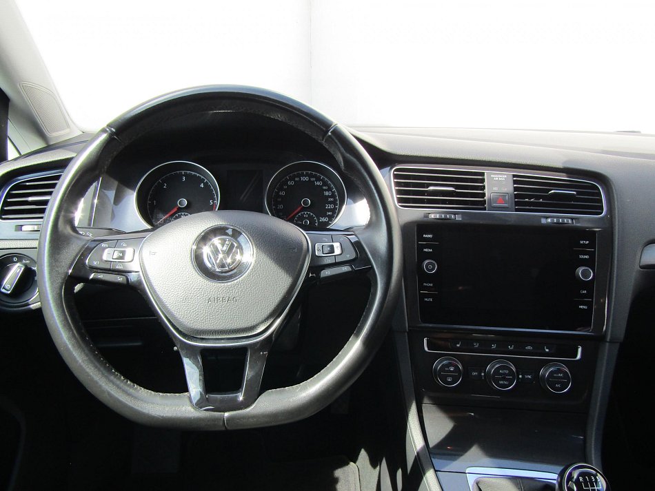 Volkswagen Golf 1.6 TDi 