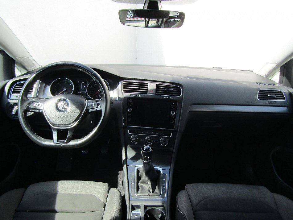 Volkswagen Golf 1.6 TDi 