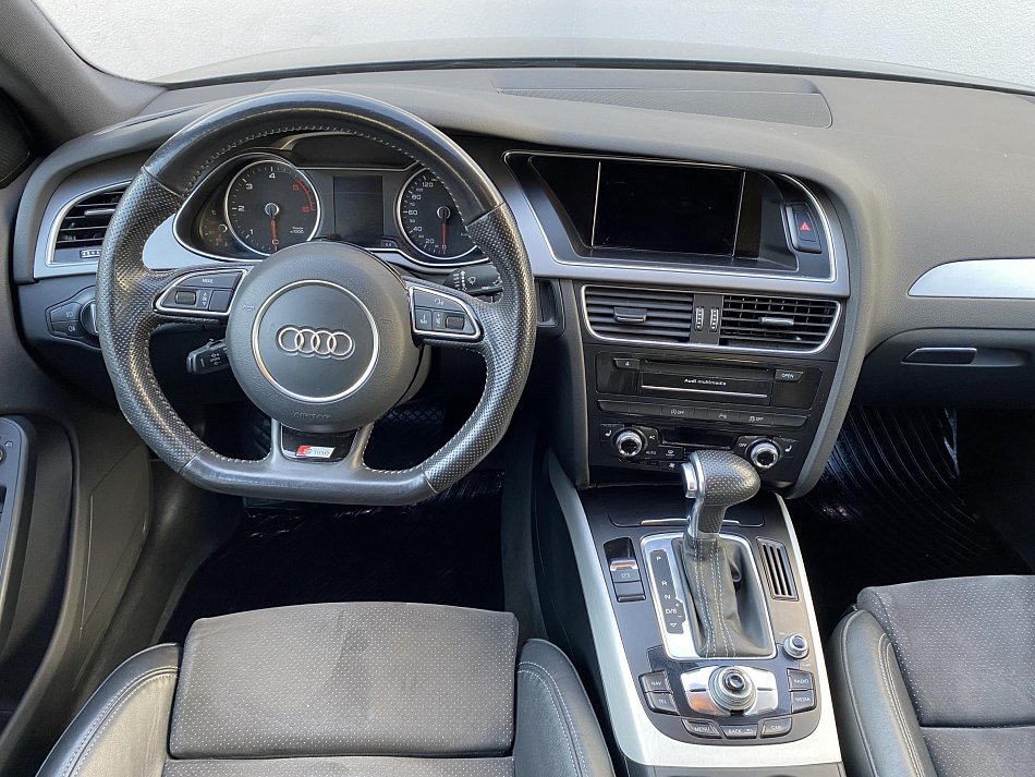 Audi A4 2.0 TDi S-line 4x4