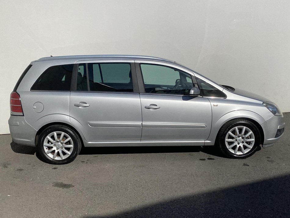 Opel Zafira 2.2i Cosmo