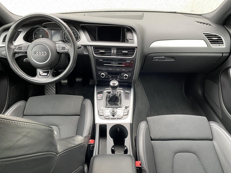 Audi A4 2.0 TDi S-line