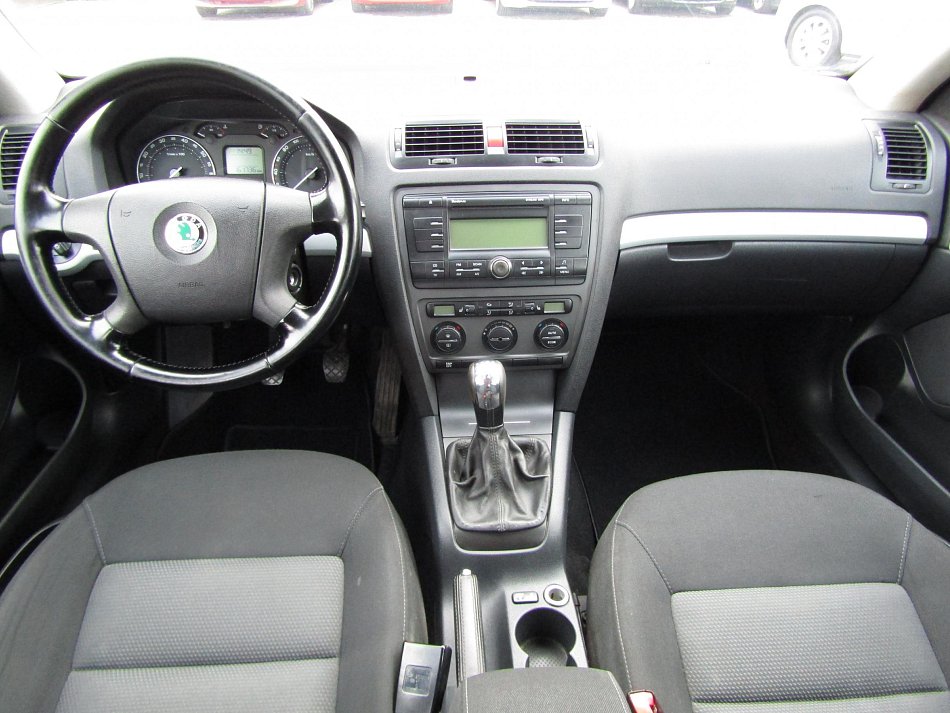 Škoda Octavia II 1.6 FSi Ambiente