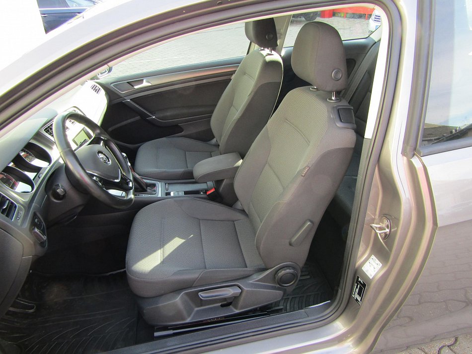 Volkswagen Golf 1.2 TSI 