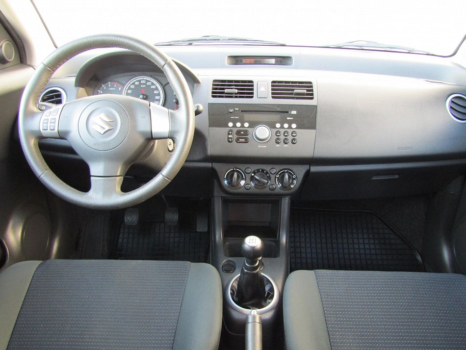 Suzuki Swift 1.3 i 