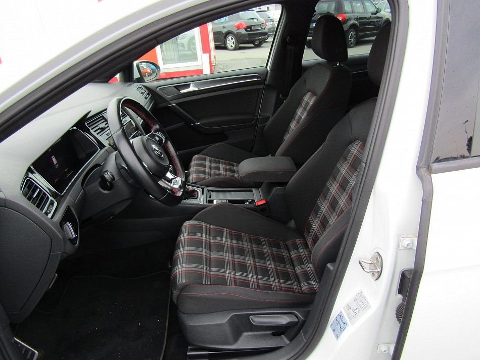 Volkswagen Golf 2.0TSi GTi