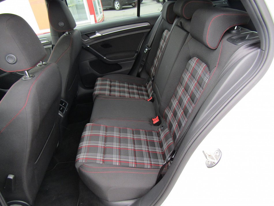 Volkswagen Golf 2.0TSi GTi