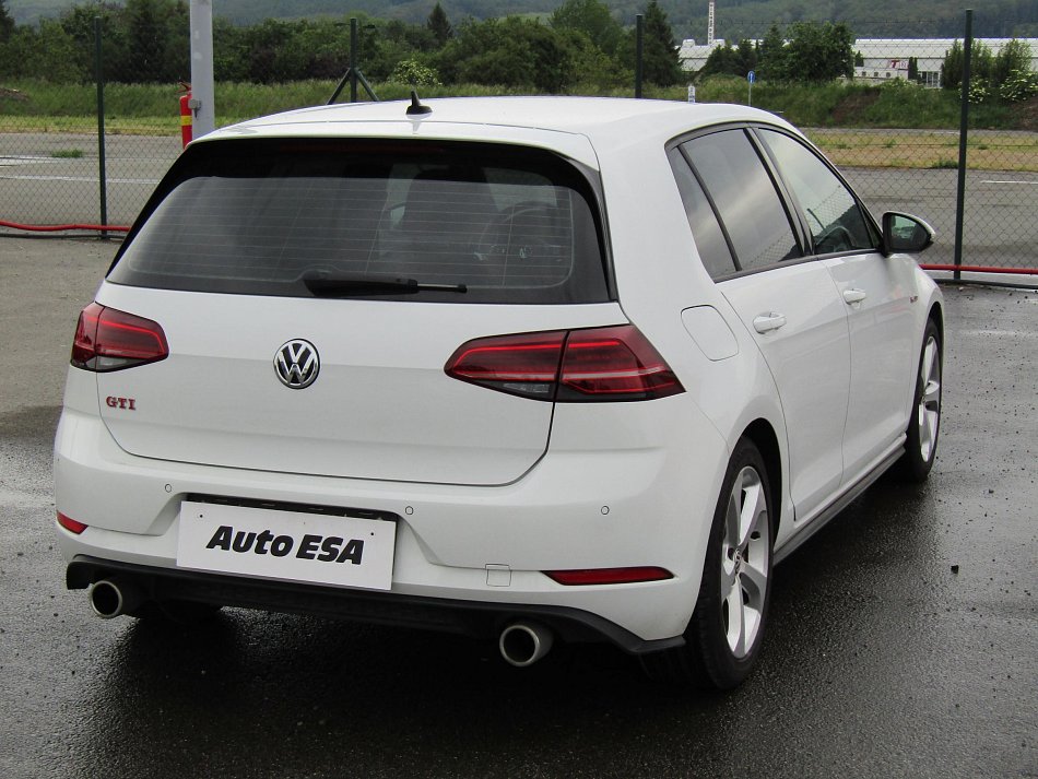 Volkswagen Golf 2.0TSi GTi