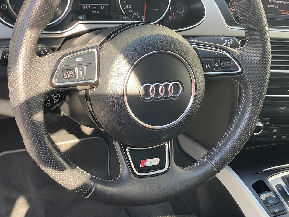 Audi A4 2.0 TDi S-line Quattro