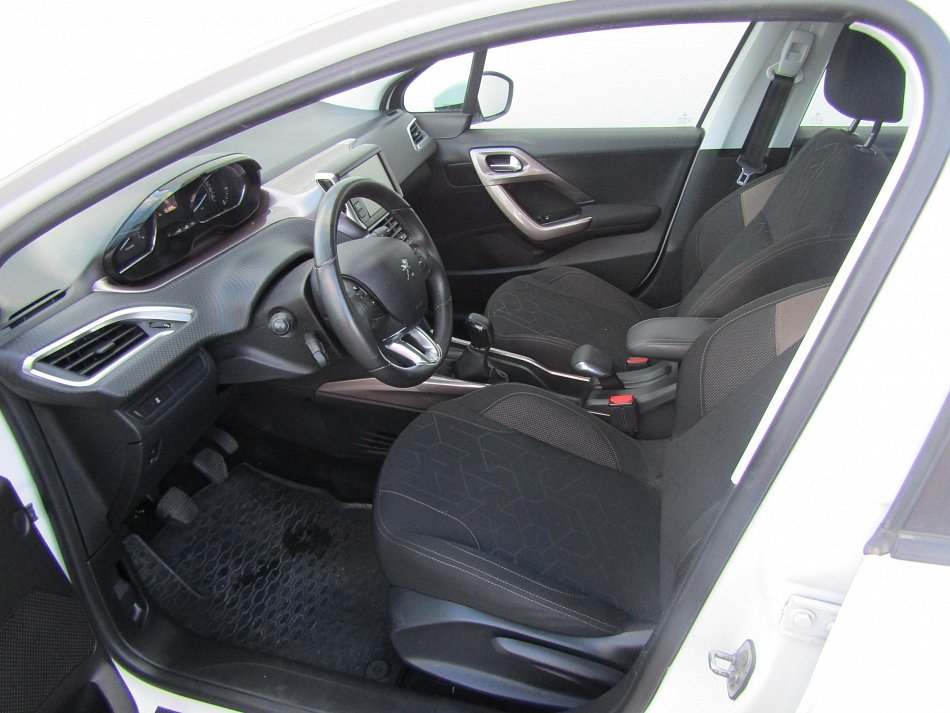 Peugeot 2008 1.2VTi Active