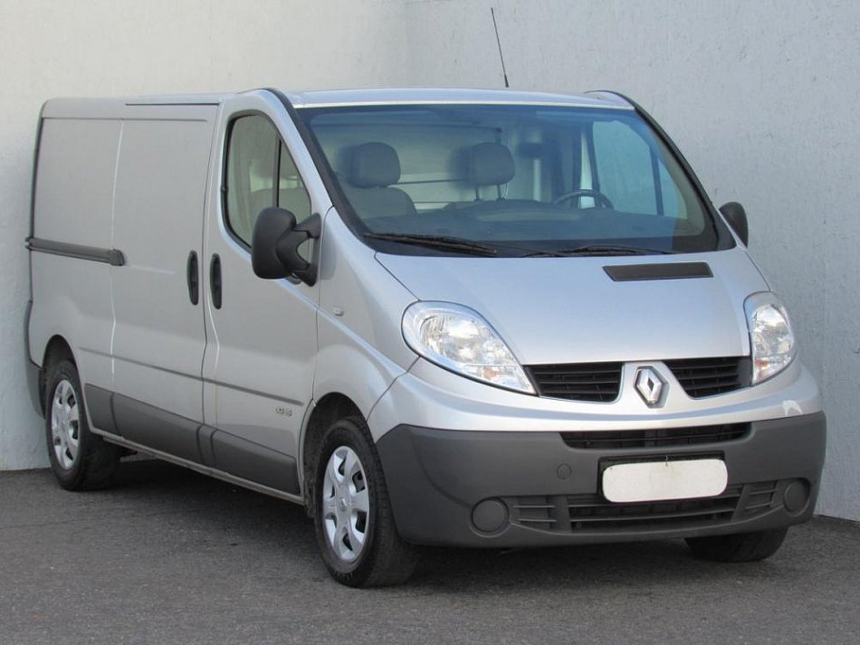 Renault Trafic 2.0dCi  8míst