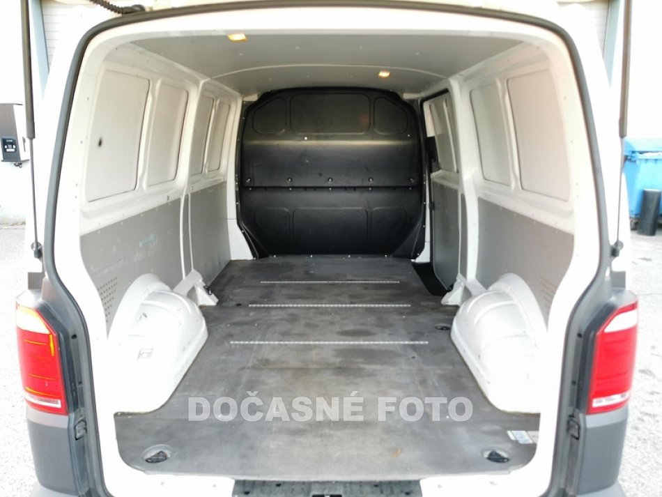 Volkswagen Transporter 2.0TDi  L2H1