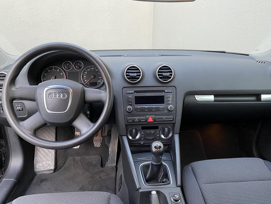 Audi A3 1.6i Attraction